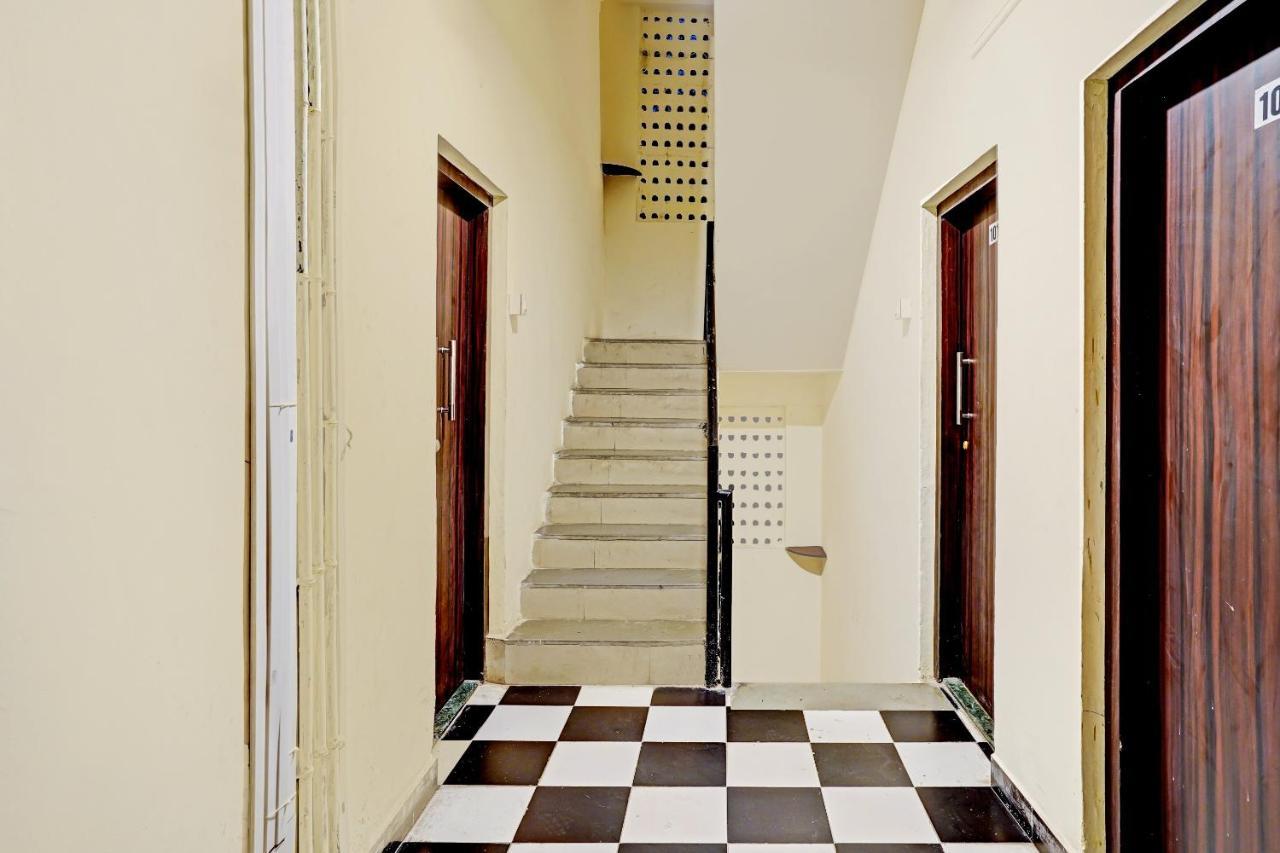 Amba Executive An Apartment Hotel Mundhva 외부 사진
